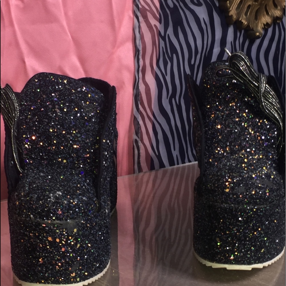 Sequence platform shoes